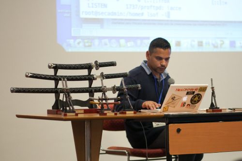 img 7950 40045715934 l