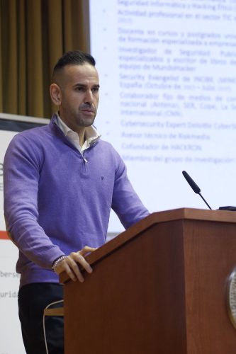 mg 2118 40753719701 l (1)